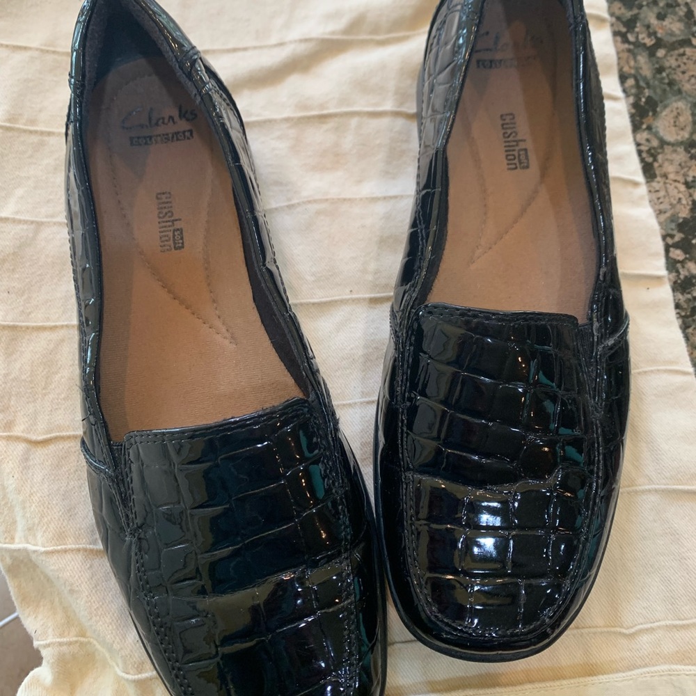 Beautiful pair of Clark’s black patent leather loafer size 8w